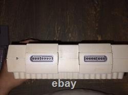 Console SNES Super Nintendo originale avec 5 manettes, câbles et souris.