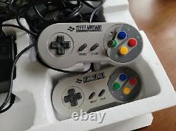 Console Super Nintendo SNES. Boîte d'origine complète sans jeu.