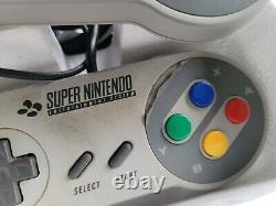 Console Super Nintendo SNES. Boîte d'origine complète sans jeu.