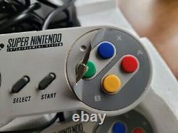 Console Super Nintendo SNES. Boîte d'origine complète sans jeu.