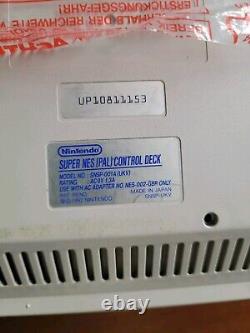 Console Super Nintendo SNES. Boîte d'origine complète sans jeu.