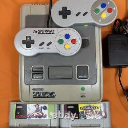 Console Super Nintendo (SNES) PAL avec 4 jeux, 2 manettes, etc. Fonctionne