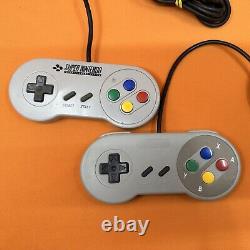 Console Super Nintendo (SNES) PAL avec 4 jeux, 2 manettes, etc. Fonctionne