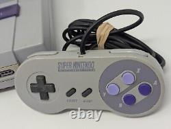 Console Super Nintendo SNES avec contrôleur OEM et tous les câbles nécessaires