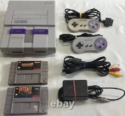 Console Super Nintendo SNES en EXCELLENT état avec manettes et jeux.