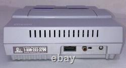 Console Super Nintendo SNES en excellente condition avec jeux et connexions.