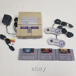 Console de bundle Super Nintendo System SNES avec contrôleurs, jeux Mario, Kong et MK TESTÉS.