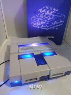 Console de jeu Super Nintendo SNES transparente, claire et violette SNS-001 avec lumières