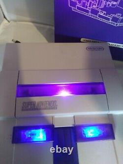 Console de jeu Super Nintendo SNES transparente, claire et violette SNS-001 avec lumières