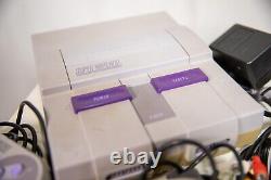 Console de système Super Nintendo SNES avec 2 manettes, tous les câbles