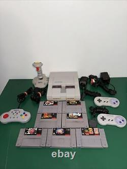 Console de système Super Nintendo SNES avec 7 jeux et 4 manettes, cordons AC et A/V