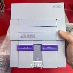 Ensemble Nintendo Super Set SNES complet dans sa boîte avec plateau, couvercle, pochettes, inserts et attaches.