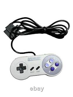 Ensemble de contrôle de la console Super Nintendo SNES avec jeux et manette propre