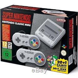 Nintendo Snes Super Nes Edition Classique Mini Console Eu Version En Main