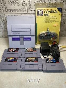 Super Nintendo SNES Console de salon grise. Livré avec une nouvelle manette et des jeux.