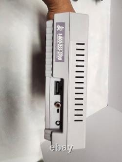 Super Nintendo-SNES avec une manette et quatre jeux