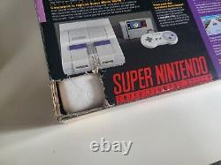 Système Super Nintendo complet dans la boîte SNES avec console Mario testée et fonctionnelle