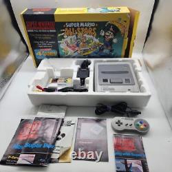 Traduction en français: Édition PAL de Super Mario All Stars pour le système de divertissement Super Nintendo (SNES)